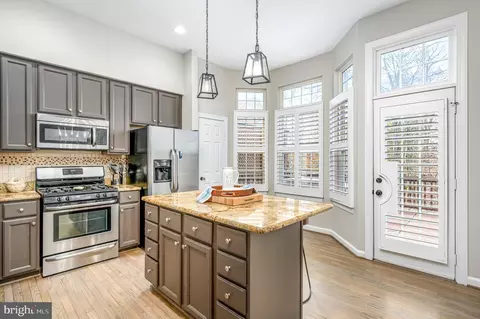 47635 Weatherburn Ter, Sterling, VA 20165