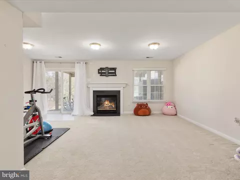 Living - 20270 Glenrobin Ter, Ashburn, VA 20147 photo 2 of 3