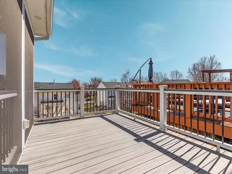 Exterior - 20270 Glenrobin Ter, Ashburn, VA 20147 photo 4 of 7