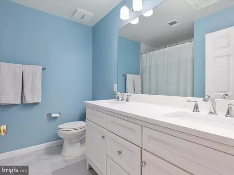 Bath - 20270 Glenrobin Ter, Ashburn, VA 20147 photo 3 of 5