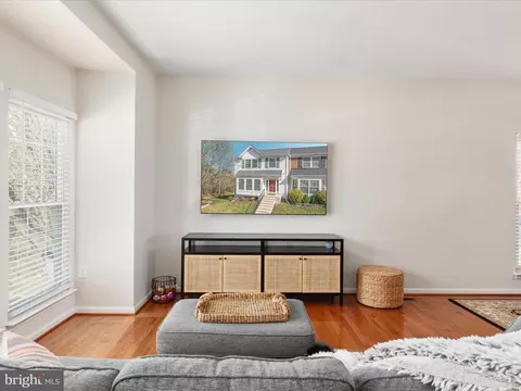 Living - 20270 Glenrobin Ter, Ashburn, VA 20147 photo 1 of 3