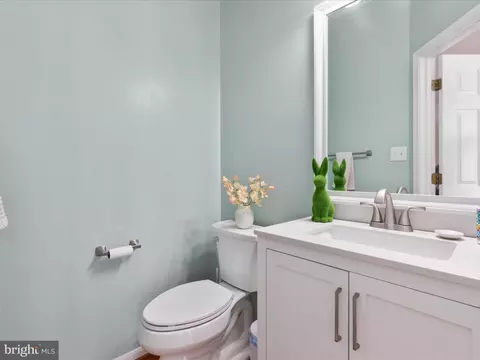 Bath - 20270 Glenrobin Ter, Ashburn, VA 20147 photo 4 of 5