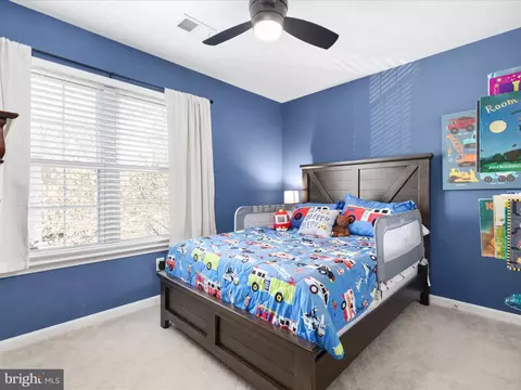 Bedroom - 20270 Glenrobin Ter, Ashburn, VA 20147 photo 4 of 5