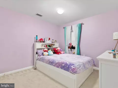 Bedroom - 20270 Glenrobin Ter, Ashburn, VA 20147 photo 5 of 5