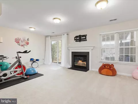 Living - 20270 Glenrobin Ter, Ashburn, VA 20147 photo 3 of 3