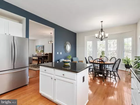 Kitchen - 20270 Glenrobin Ter, Ashburn, VA 20147 photo 4 of 4