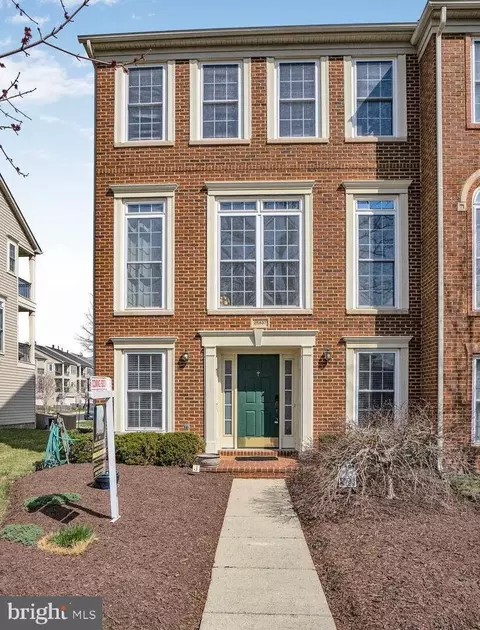 25837 Mews Ter, Chantilly, VA 20152