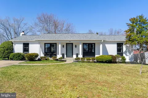 126 Maryanne Ave SW, Leesburg, VA 20175