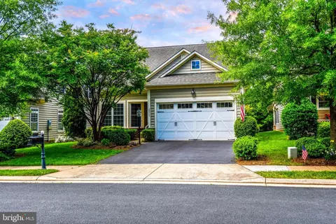 20559 Crescent Pointe Pl, Ashburn, VA 20147 photo 2