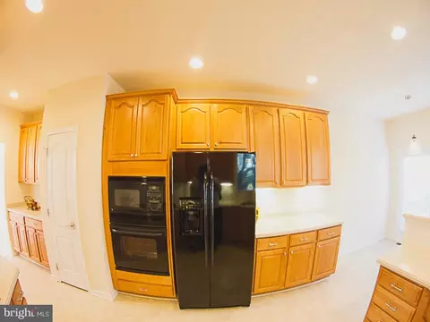 Kitchen - 43706 Hamilton Chapel Ter, Ashburn, VA 20148 photo 3 of 4