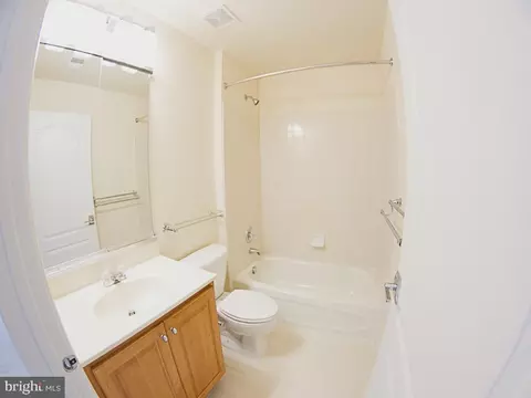 Bath - 43706 Hamilton Chapel Ter, Ashburn, VA 20148 photo 3 of 3