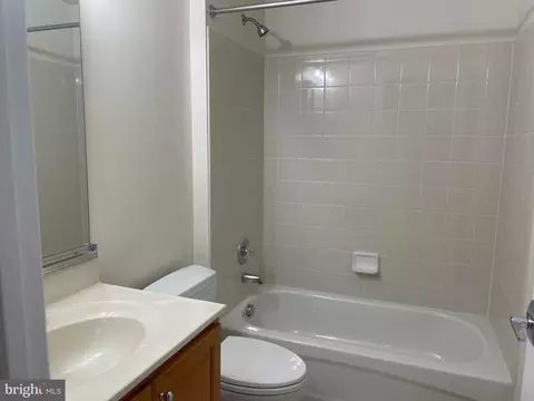 Bath - 43706 Hamilton Chapel Ter, Ashburn, VA 20148 photo 1 of 3