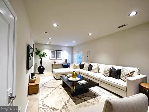 Living - 43706 Hamilton Chapel Ter, Ashburn, VA 20148 photo 5 of 6
