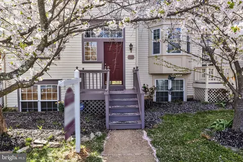 211 Heaton Ct, Purcellville, VA 20132