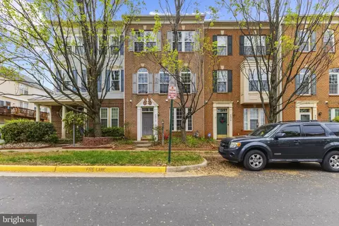 46212 Walpole Ter, Sterling, VA 20165