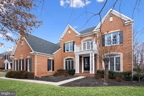 25782 Mayville Ct, Chantilly, VA 20152