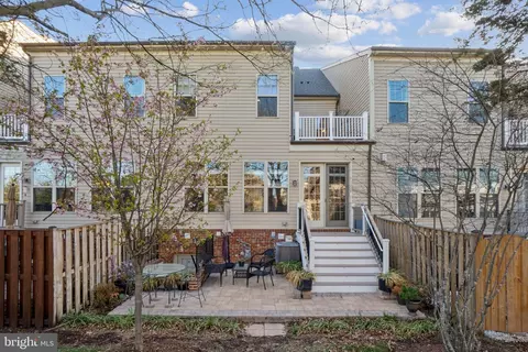 Exterior - 42556 Dreamweaver Dr, Brambleton, VA 20148 photo 5 of 6