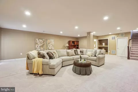 Living - 42556 Dreamweaver Dr, Brambleton, VA 20148 photo 4 of 6