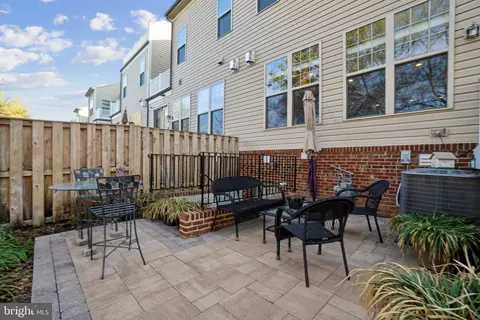 Exterior - 42556 Dreamweaver Dr, Brambleton, VA 20148 photo 4 of 6