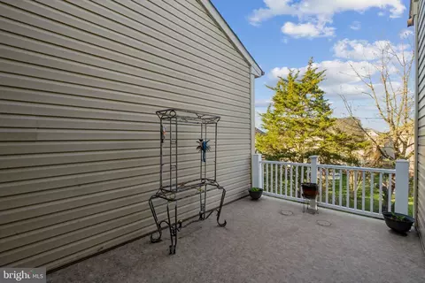 Exterior - 42556 Dreamweaver Dr, Brambleton, VA 20148 photo 2 of 6