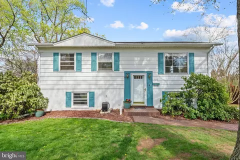 506 W Maple Ave, Sterling, VA 20164