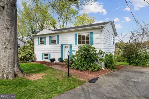 Exterior - 506 W Maple Ave, Sterling, VA 20164 photo 2 of 6