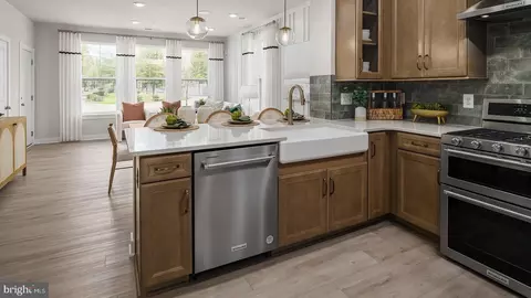 Kitchen - 45203 Drowes Ter, Sterling, VA 20166 photo 2 of 3
