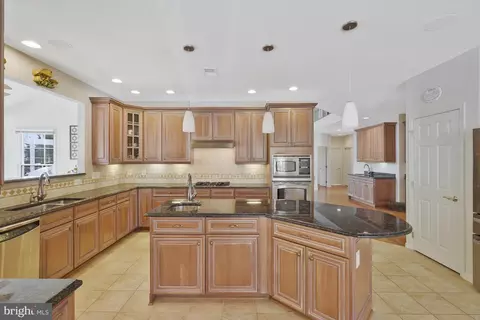 Kitchen - 43853 Arborvitae Dr, Ashburn, VA 20147 photo 2 of 3