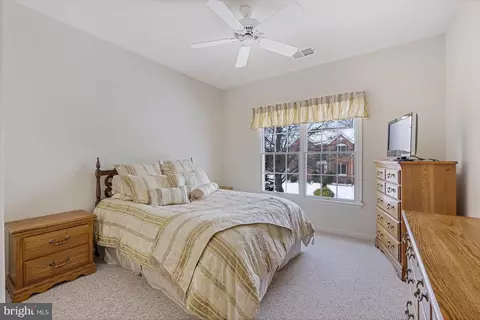 Bedroom - 43853 Arborvitae Dr, Ashburn, VA 20147 photo 2 of 3
