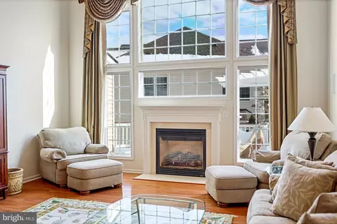 Living - 43853 Arborvitae Dr, Ashburn, VA 20147 photo 2 of 4