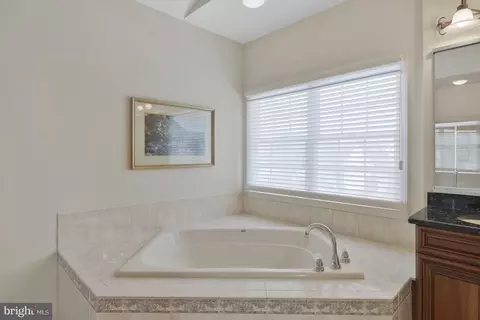 Bath - 43853 Arborvitae Dr, Ashburn, VA 20147 photo 2 of 3