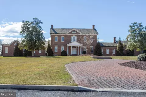 Exterior - 43853 Arborvitae Dr, Ashburn, VA 20147 photo 7 of 8