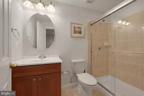 Bath - 43853 Arborvitae Dr, Ashburn, VA 20147 photo 3 of 3
