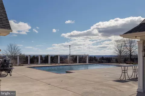 Exterior - 43853 Arborvitae Dr, Ashburn, VA 20147 photo 6 of 8