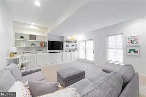 42907 Olander Sq, Chantilly, VA 20152 photo 31