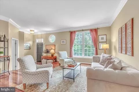 42907 Olander Sq, Chantilly, VA 20152 photo 4