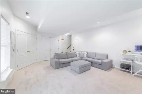 42907 Olander Sq, Chantilly, VA 20152 photo 32