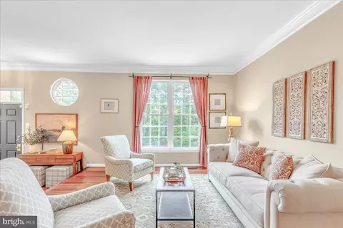 42907 Olander Sq, Chantilly, VA 20152 photo 3