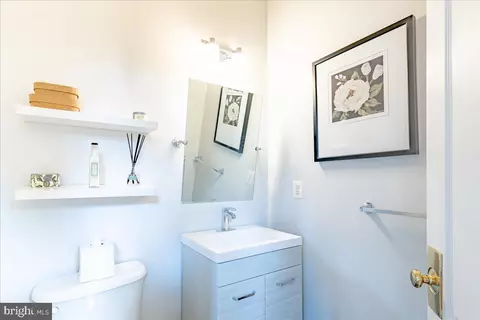 42907 Olander Sq, Chantilly, VA 20152 photo 8