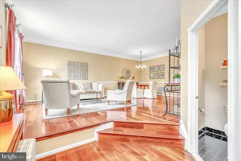 42907 Olander Sq, Chantilly, VA 20152 photo 2