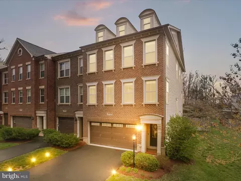 23290 Tradewind Dr, Brambleton, VA 20148