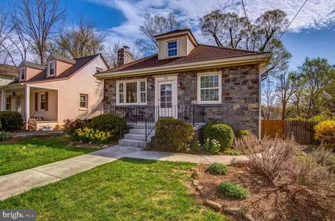 460 S Maple Ave, Purcellville, VA 20132