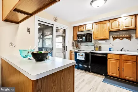 1306 E Beech Rd, Sterling, VA 20164 photo 9