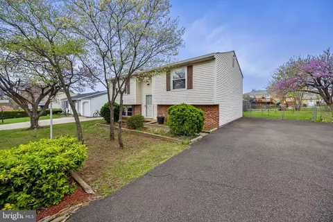 1306 E Beech Rd, Sterling, VA 20164 photo 3