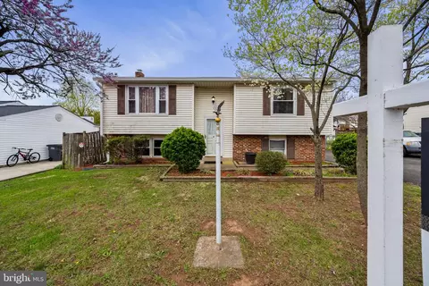 1306 E Beech Rd, Sterling, VA 20164 photo 2