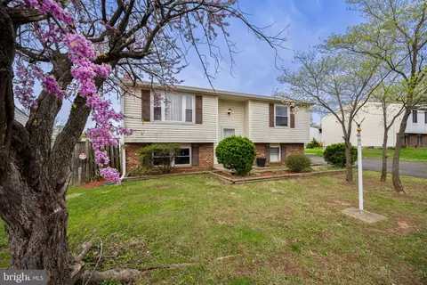 1306 E Beech Rd, Sterling, VA 20164
