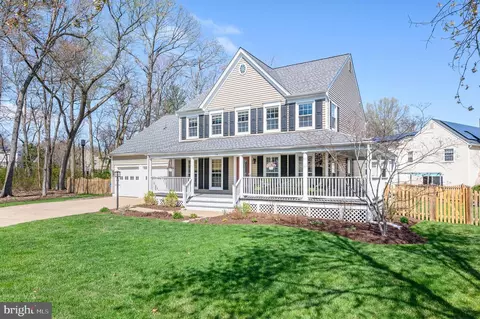 19 Westmoreland Dr, Sterling, VA 20165