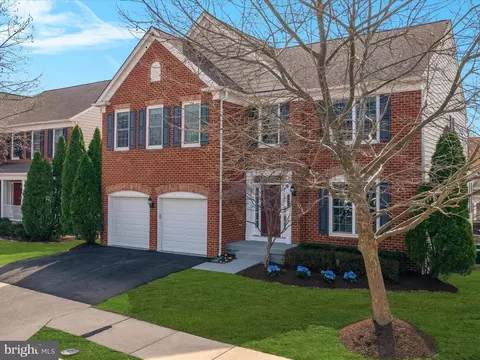 42811 Ravenglass Dr, Ashburn, VA 20148