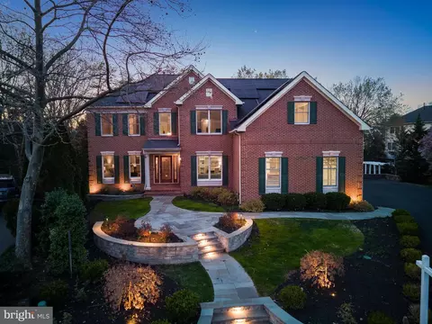 26149 Sealock Ln, Chantilly, VA 20152