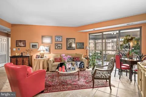 19350 Magnolia Grove Sq #105, Leesburg, VA 20176